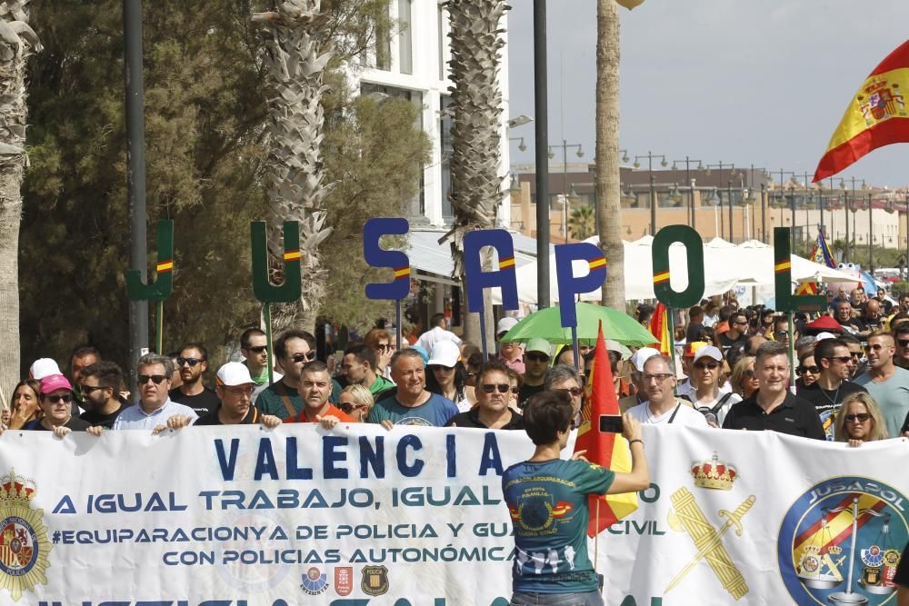 Protesta de Policías y guardias civiles en València