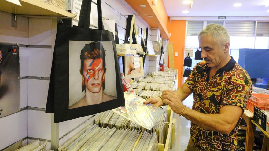 Esta tienda de vinilos de Canarias atesora 100.000 discos: &quot;Aquí encuentras todo&quot;