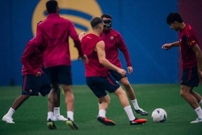 Raphinha, Joan Garcia i De Jong fan un treball individualitzat en la tornada del Barça als entrenaments