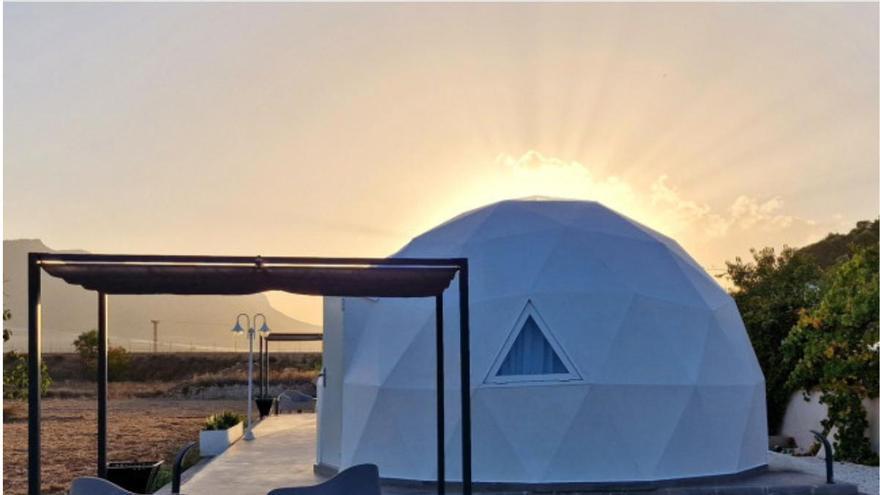 El alojamiento en Murcia que parece un viaje a la Luna y que ya figura entre los mejores glamping de España