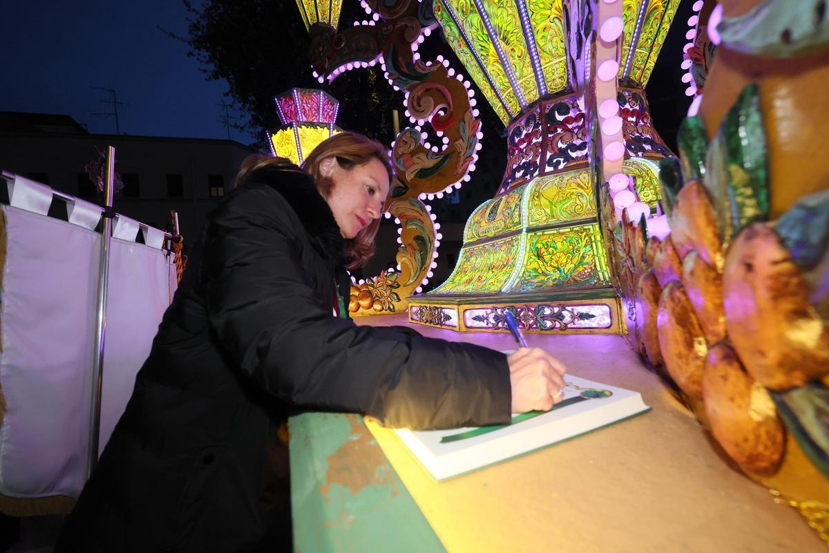 Pérez Llorca ratifica el apoyo de la Generalitat para "proteger nuestras señas de identidad como son las fiestas de la Magdalena"