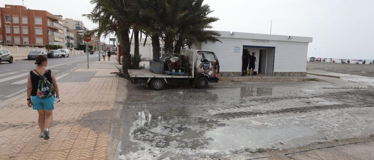 Así ha amanecido Santa Pola tras el pequeño &quot;tsunami&quot;.