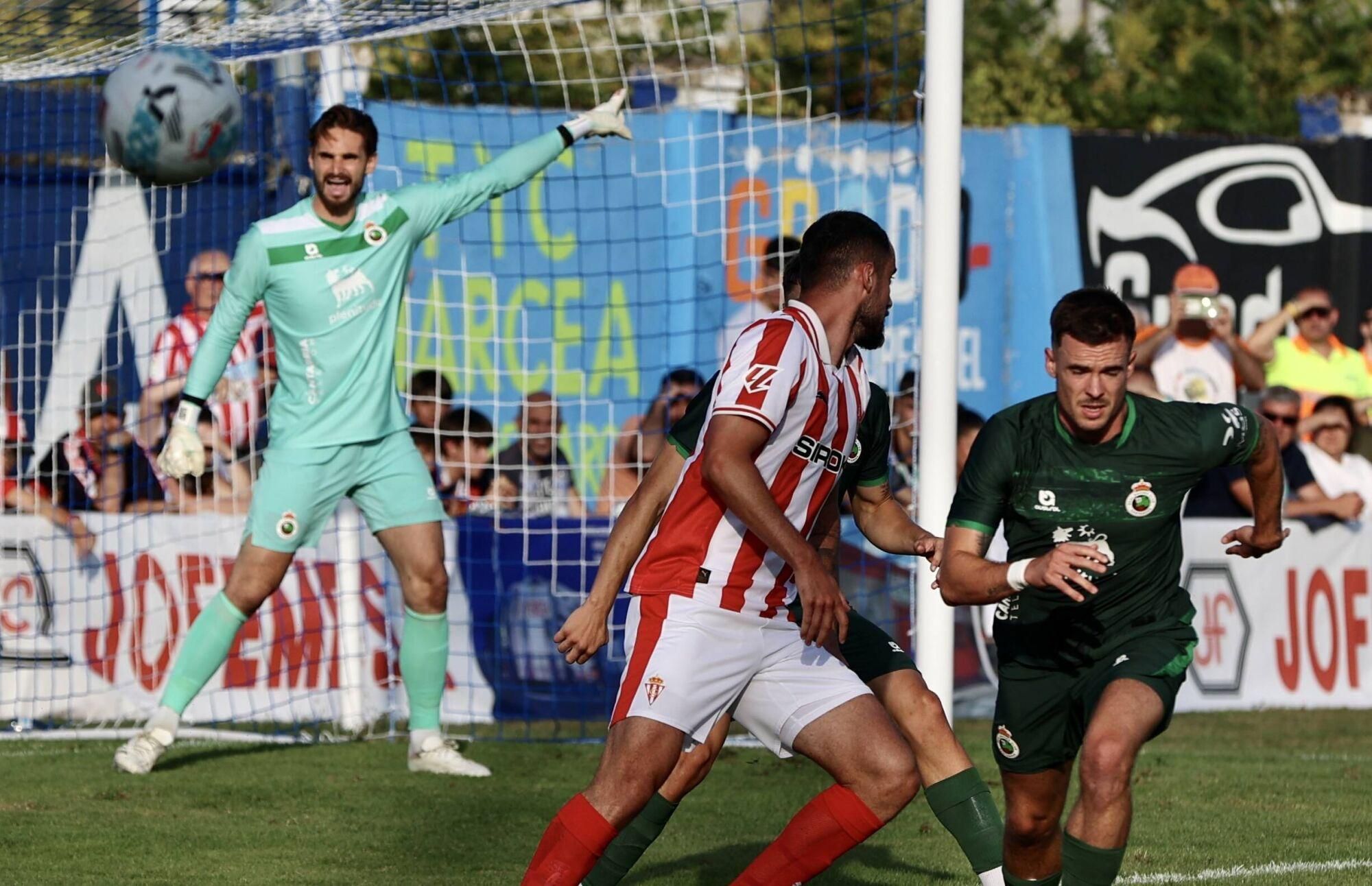 EN IMÁGENES: Amistoso de pretemporada en Grado entre Sporting y Racing de Santander
