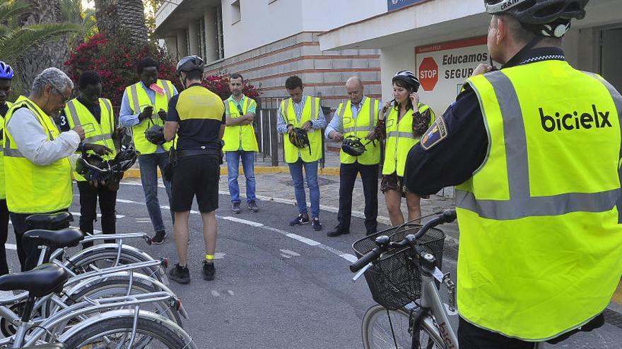 Un curso para aprender a circular en bicicleta en el Parque de Tráfico