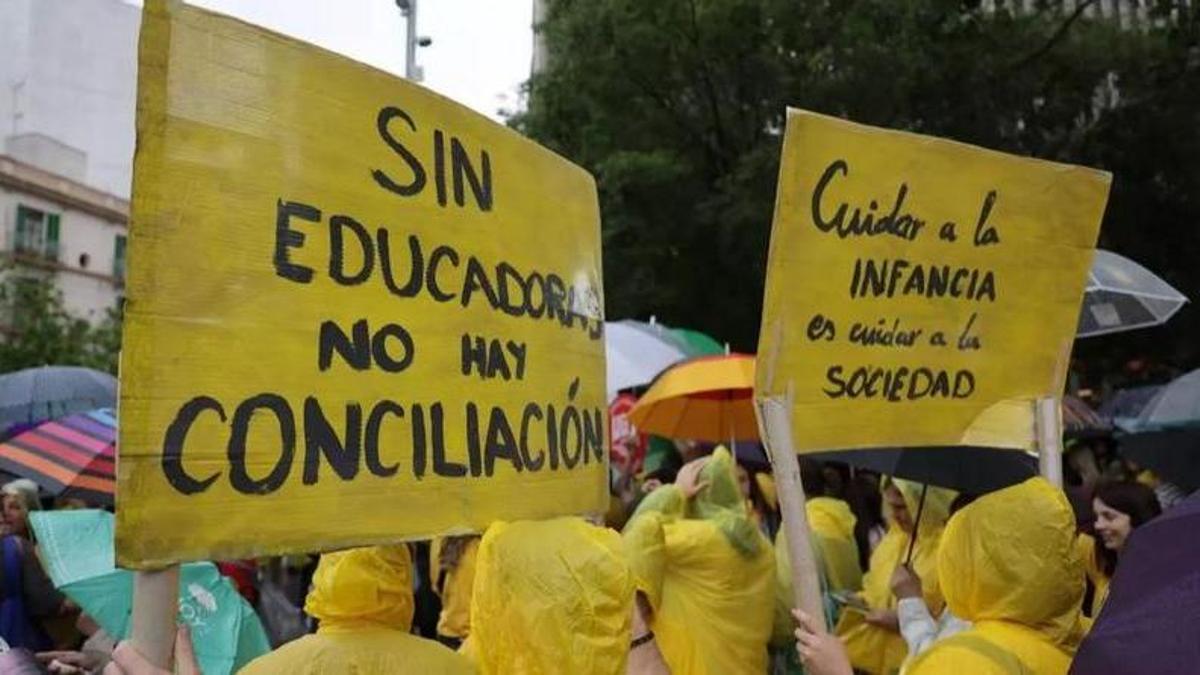 Hunderte Mitarbeiterinnen und Mitarbeiter von Kinderkrippen demonstrierten am Donnerstag (7.5.) in Palma