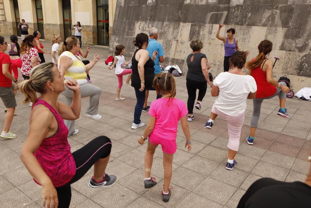 Clase de zumba al aire libre en Gijón