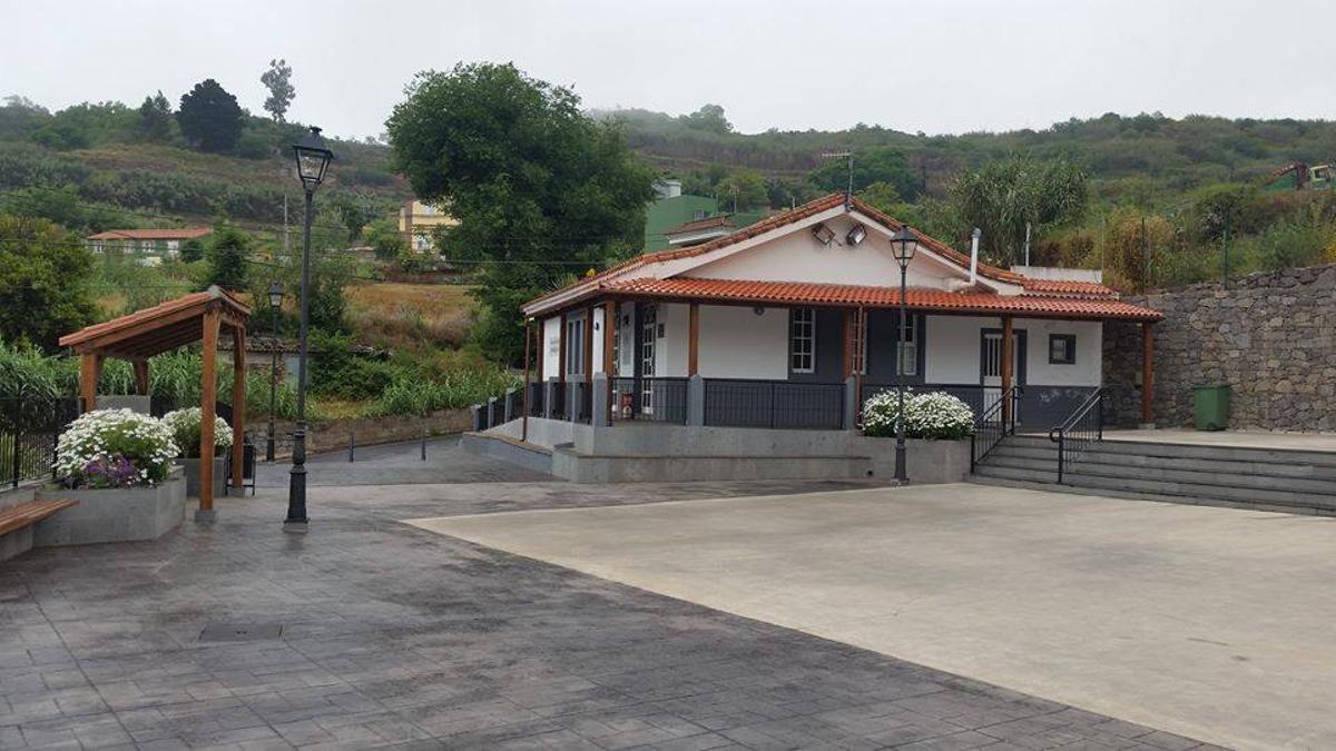 Imagen de la plaza de Madrelagua, en Valleseco.