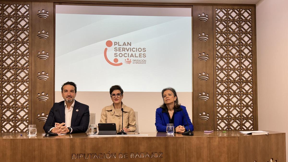 Presentación del plan de ayudas sociales, este jueves, en la diputación.