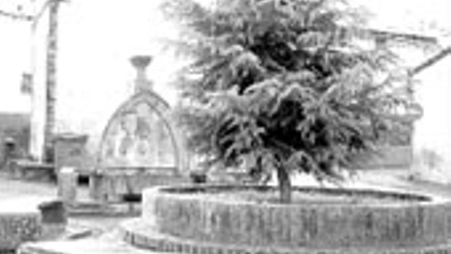 La plaza de los Caños lucirá sin la torre de transformación en verano