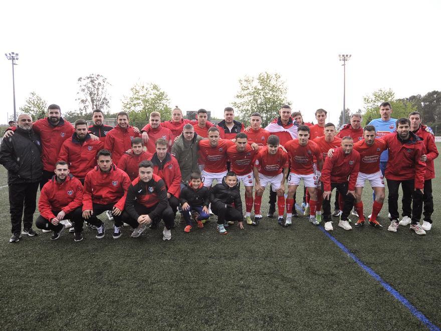 Pasillo de honor para el Vea Club de Fútbol tras su ascenso