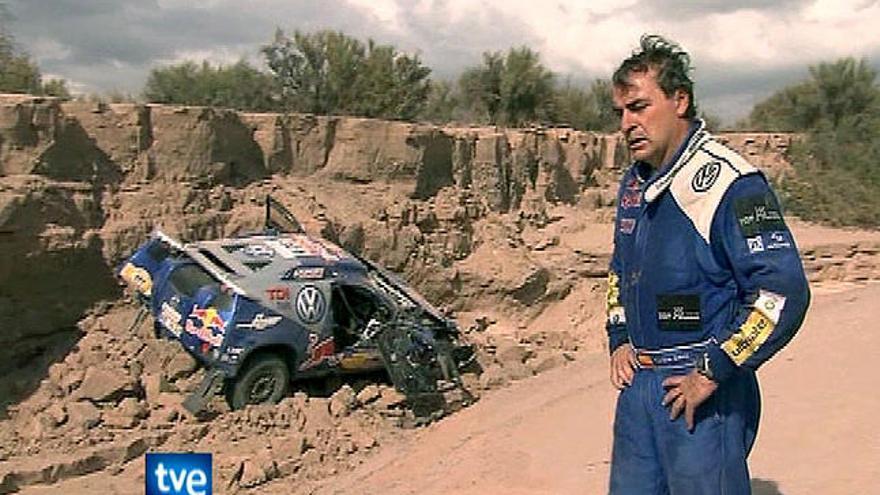Susto. Imagen de televisión del piloto español Carlos Sainz, tras el accidente de ayer.