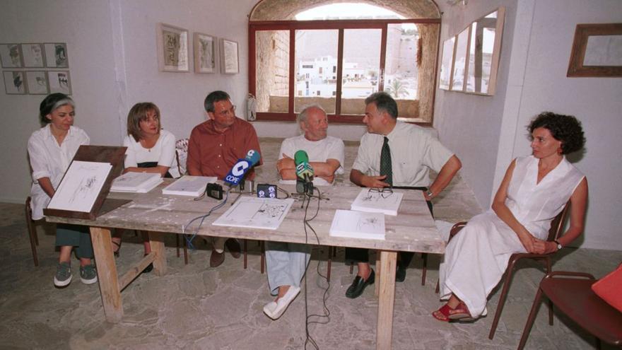 Presentación en el MACE de la exposición antológico de Micus en el año 2000.