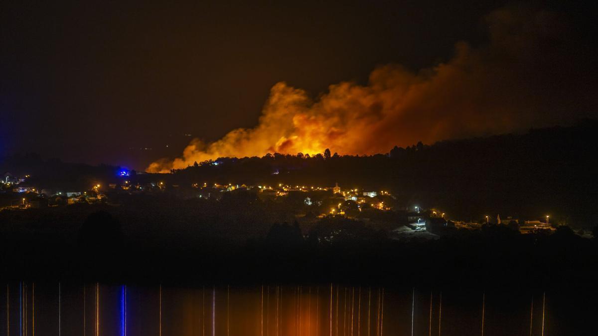 La Fiscalía pide que el acusado de incendiar 578 hectáreas en Vilardevós sea condenado a 6 años de cárcel y a pagar 834.000 euros de la extinción