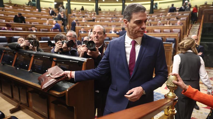 Gritos de Mazón dimisión en el festival de Les Arts
