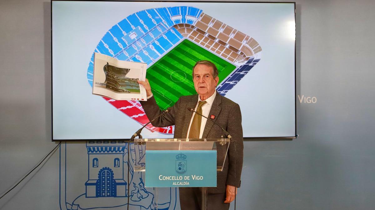 Abel Caballero en la sala de prensa del Concello presentando el proyecto del Mundial