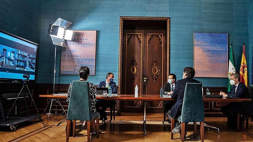 Javier Celdrán, entre los consejeros reunidos en Sevilla.