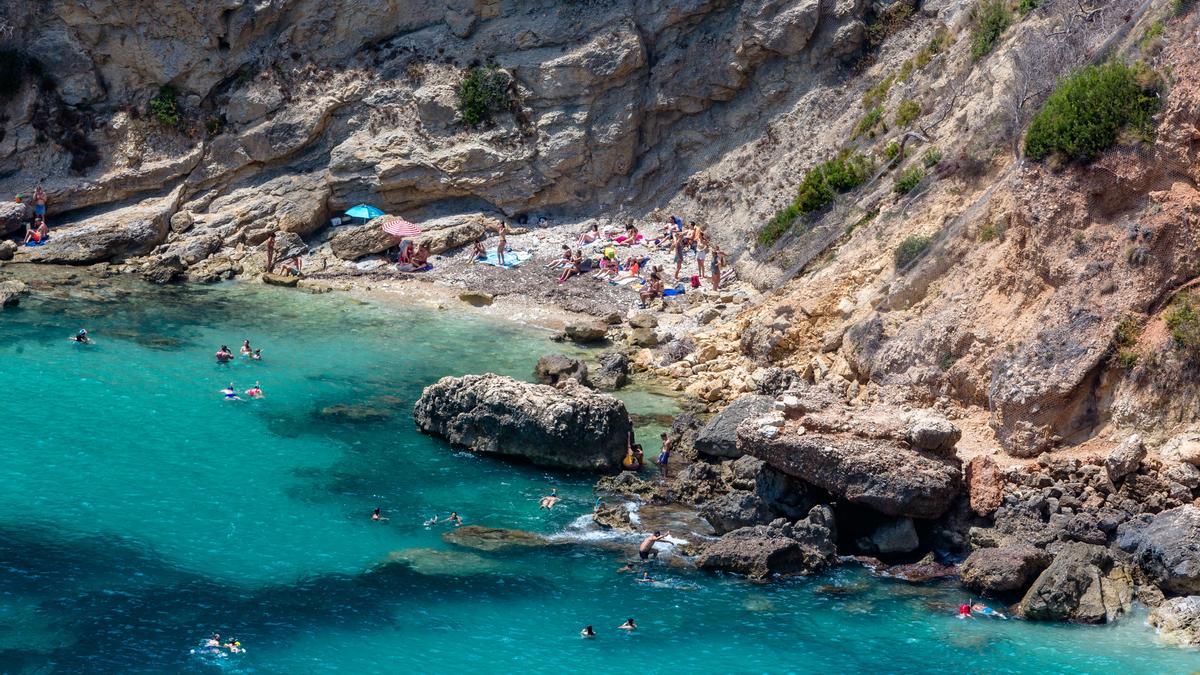 Cala Granadella | Tres calas paradisiacas en Alicante para desconectar y  disfrutar del fin de semana