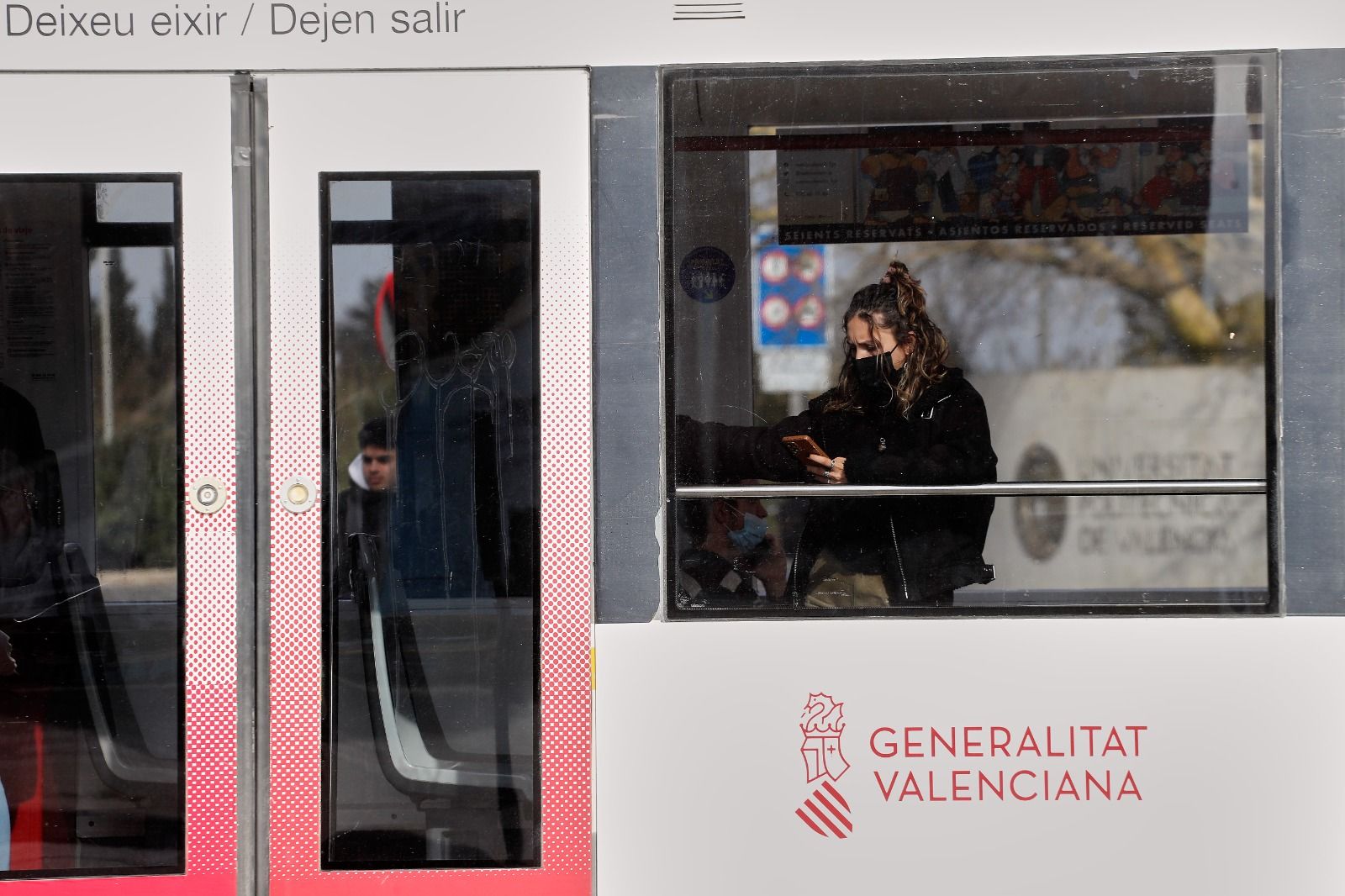 Último día con mascarilla en el transporte público