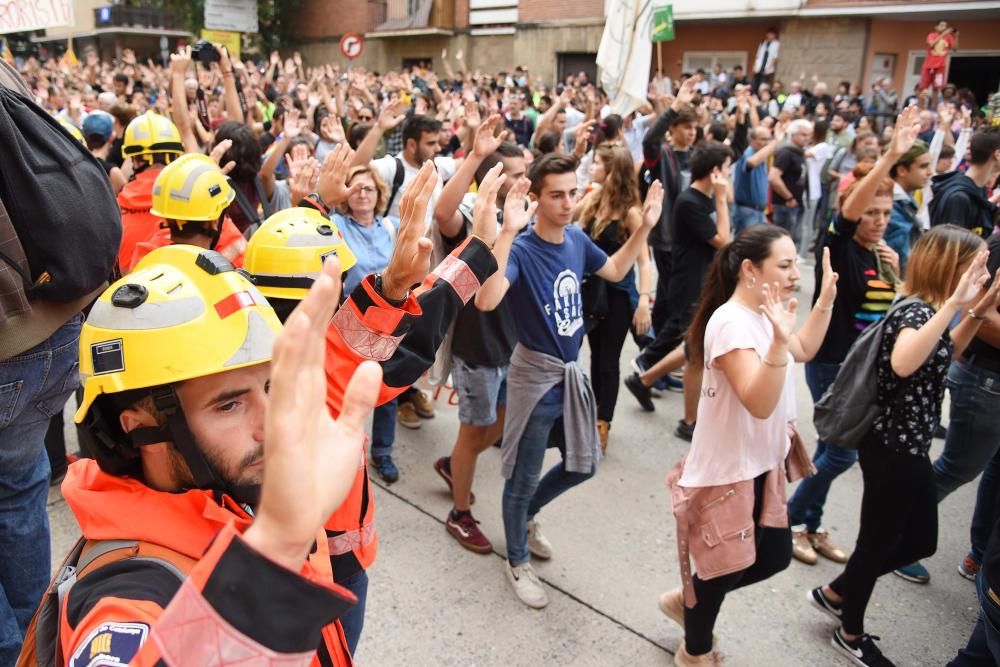 Multitudinària manifestació contra la violència a Manresa