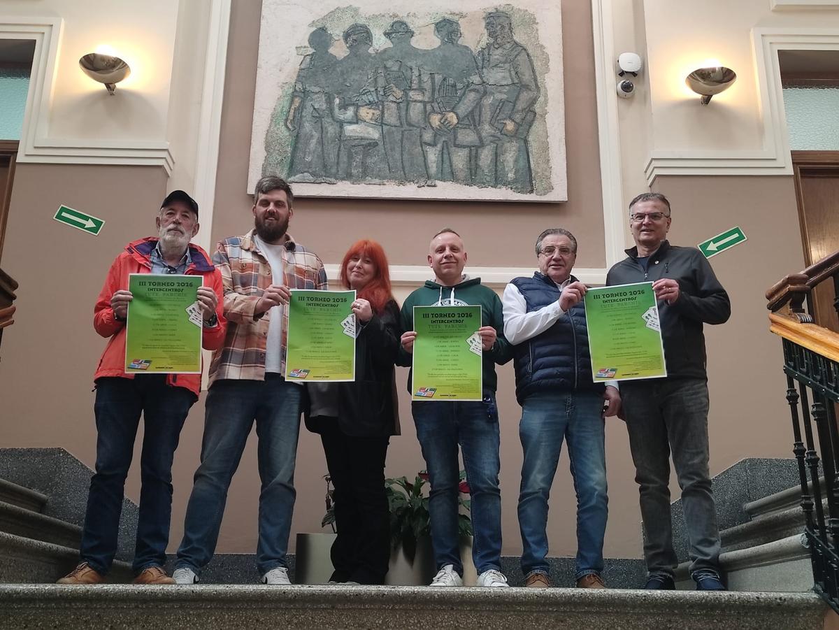 La presentación del torneo intercentros, en el Ayuntamiento de Langreo.