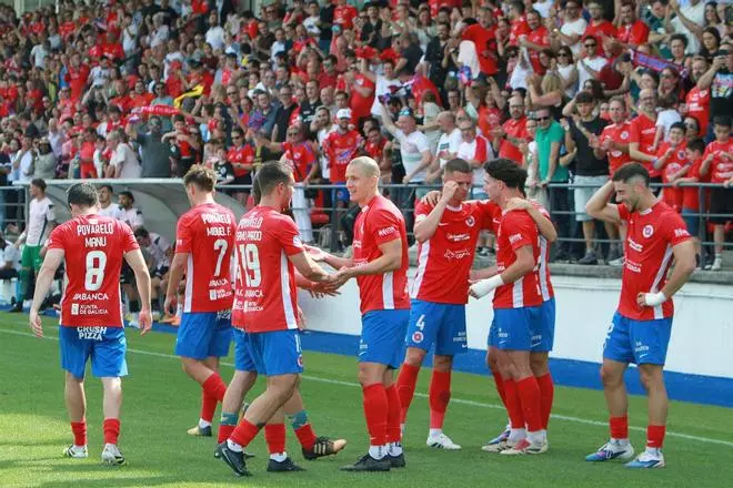 La UD Ourense celebra la victoria ante la UB Conquense en O Couto a la espera del partido de vuelta
