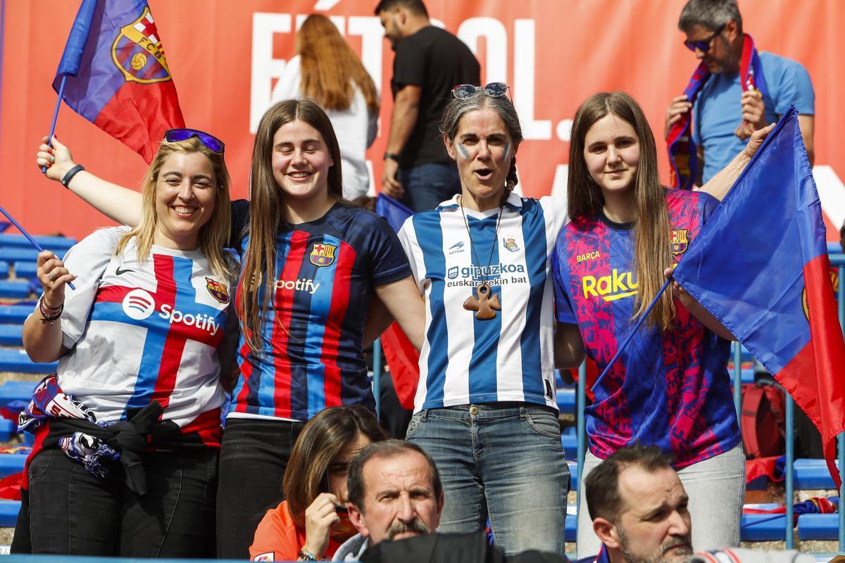 Aficionadas del FC Barcelona y de la Real Sociedad