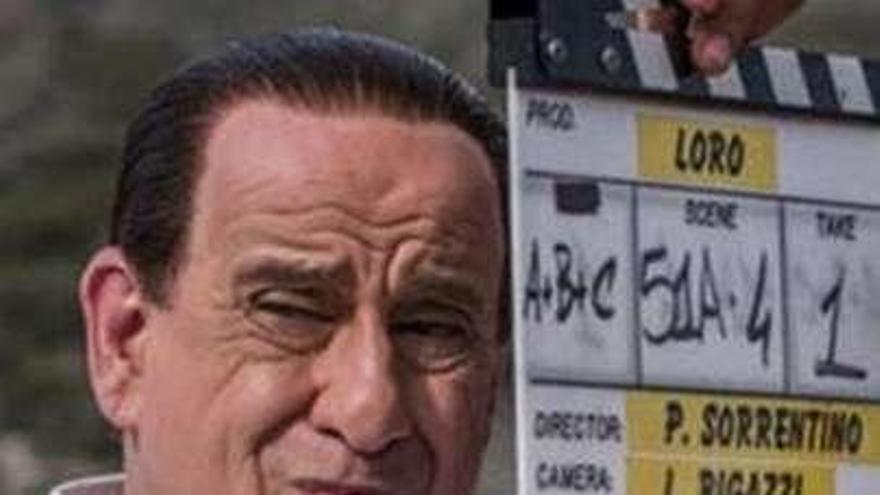 Toni Servillo, como Berlusconi.