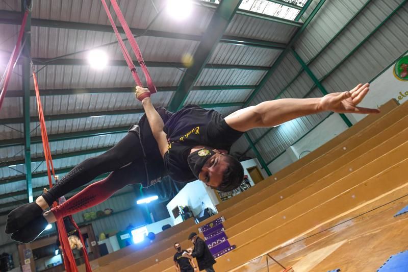 La escuela de circo malabares San Borondón cumple quince años