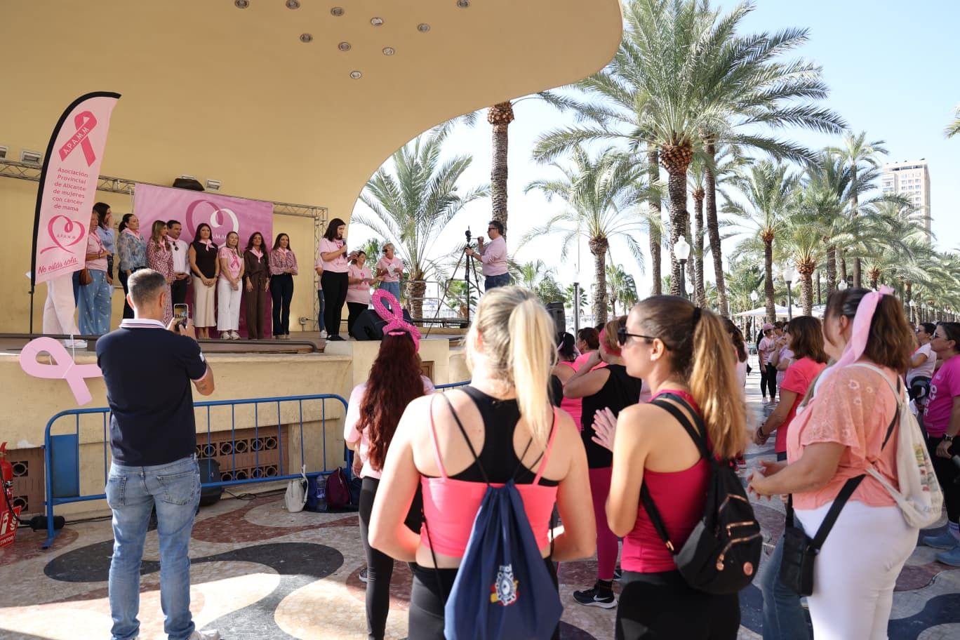 Así ha sido el acto conmemorativo de APAMM en Alicante por Día Internacional contra el Cáncer de Mama