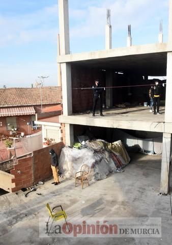 Tensión en San Pío X durante el desalojo de okupas en un edificio abandonado