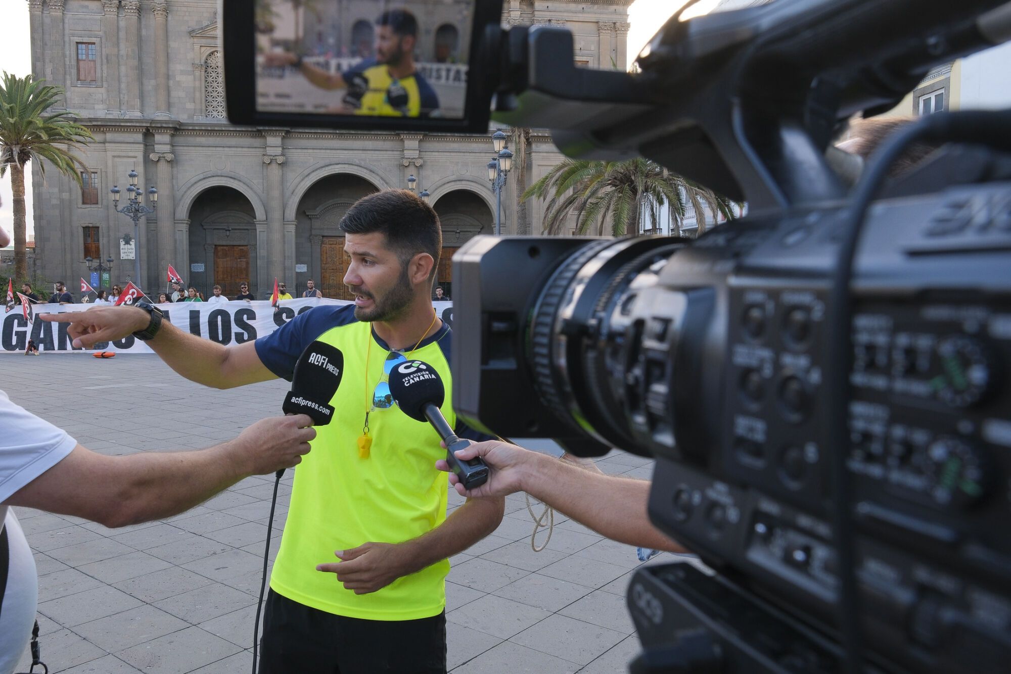 Concentración de socorristas de Las Canteras frente a las Casas Consistoriales