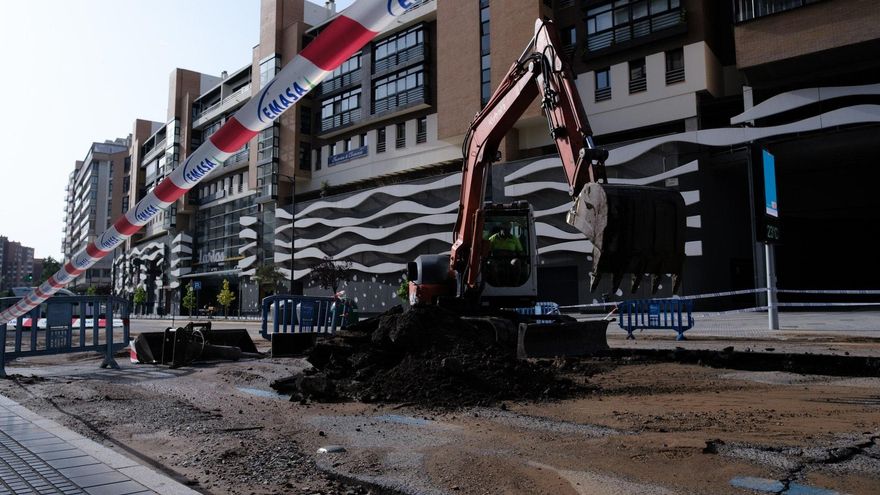 Emasa retoma la reparación de la tubería de la avenida de la Aurora, que seguirá cortada al tráfico