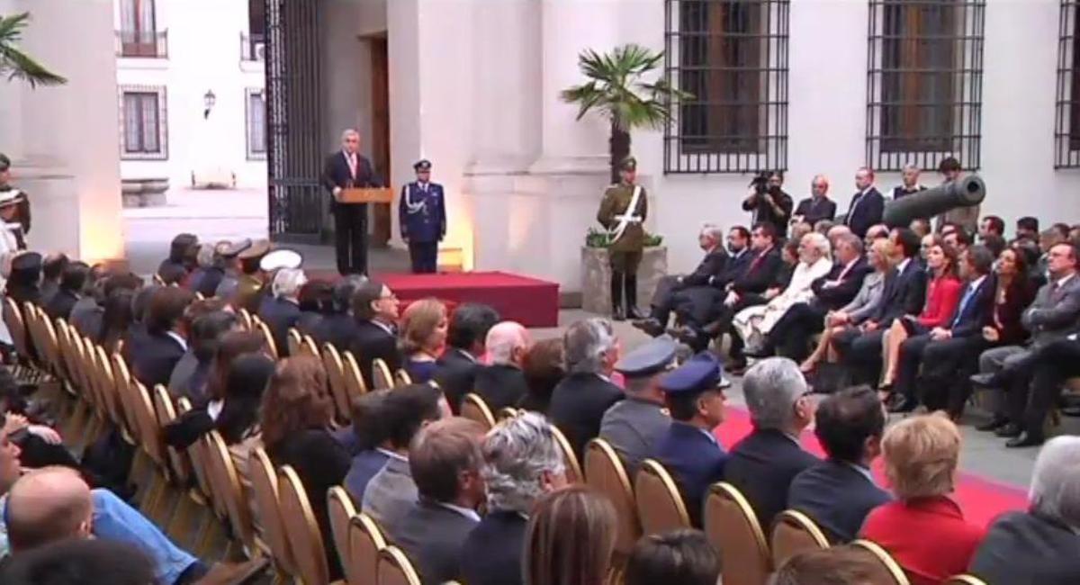 Imatges de l’acte commemoratiu on el president de la República de Xile, Sebastián Piñera, fa una crida perquè s’entregui tota la informació sobre les violacions dels drets humans durant la dictadura.
