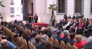 Imatges de l’acte commemoratiu on el president de la República de Xile, Sebastián Piñera, fa una crida perquè s’entregui tota la informació sobre les violacions dels drets humans durant la dictadura.