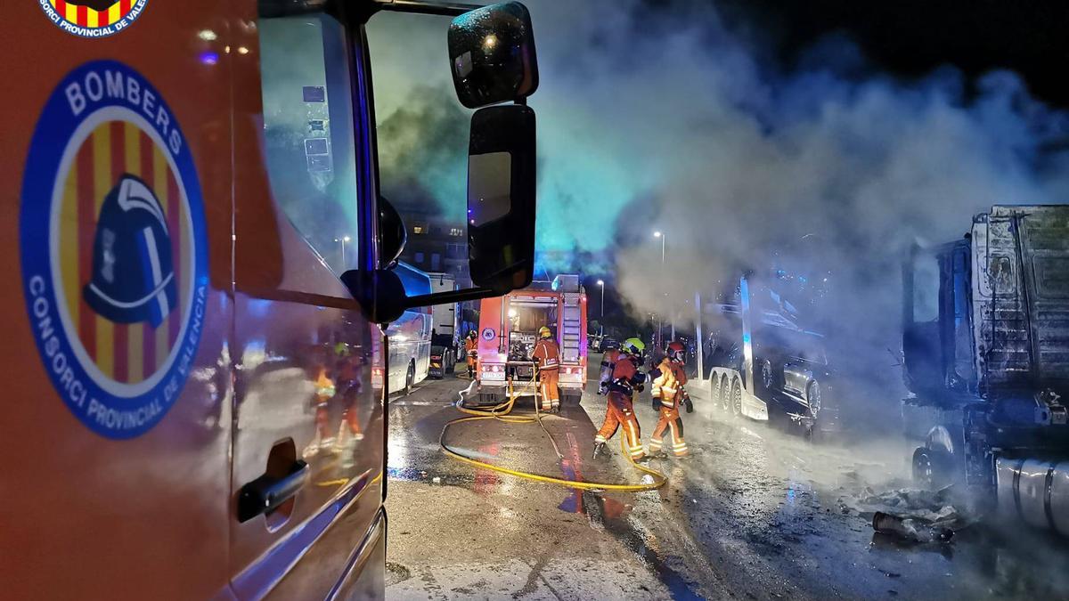 Incendio de un camión en Catarroja