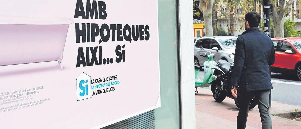 Publicidad de una hipoteca en un banco en València Publicidad de una hipoteca en un banco en València
