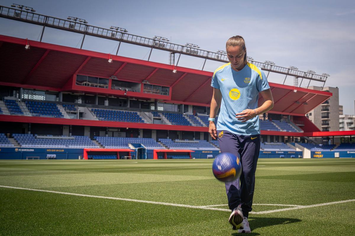 Ewa Pajor, delantera polaca del FC Barcelona Femení, durante la entrevista concedida a El Periódico con motivo del balance de la temporada y los retos del próximo curso, en Barcelona, a 30 de mayo de 2026. Deportes. AUTOR: Manu Mitru | EPC.