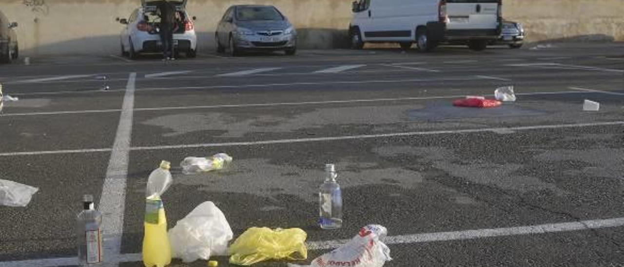 La Policía Local redobla la presión  sobre los parques Primero de Mayo y  9 de Octubre para combatir el botellón