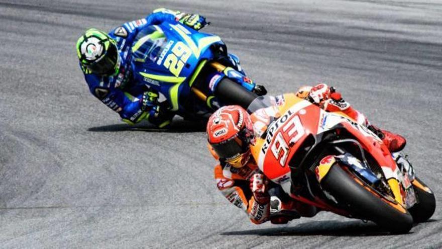 Marc Márquez, por delante de Iannone, ayer en el circuito de Spielberg .