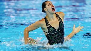 FOTODELDIA SINGAPUR, 25/07/2025.- Dennis González e Iris Tió, que este viernes se colgaron la medalla de oro en la fina del dúo mixto libre en los Mundiales de Singapur, aseguraron que la clave de su éxito está en haber sabido encontrar sus fortalezas y aprovecharlas al máximo. Hay mucho trabajo detrás, pero también hemos sabido encontrar con la ayuda de las entrenadoras nuestras fortalezas y aprovecharlas al máximo, explicó Tió en declaraciones difundidas por la Federación Española de Natación. EFE/ Fazry Ismail