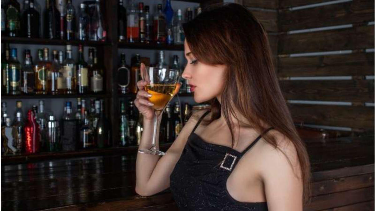 Ver alcohol en redes aumenta las ganas de beber.