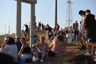 En imágenes | Juslibol se llena para vivir el eclipse