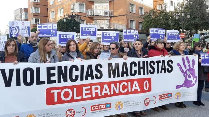 UGT y CCOO se concentran en Oviedo en memoria de las víctimas de la violencia machista