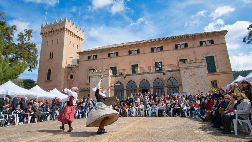 Tanz in den Frühling auf Mallorca: Was Sie bei der Messe in Andratx erwartet
