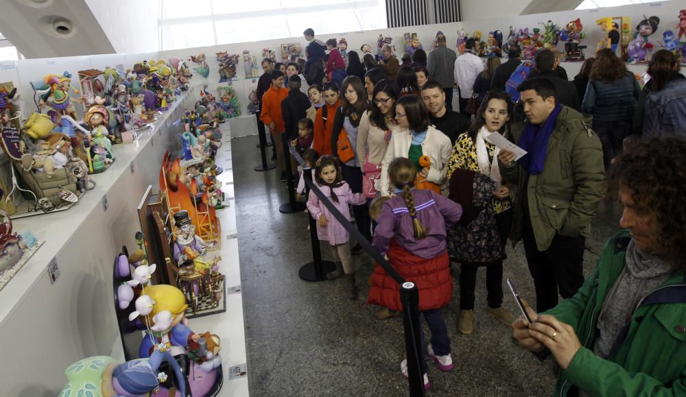 Gran ambiente en la Exposición del Ninot