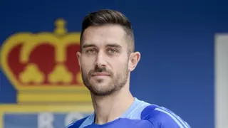 Habla Lucas tras su renovación con el Oviedo y se acuerda de alguien en especial: “Sin él, no estaría aquí”