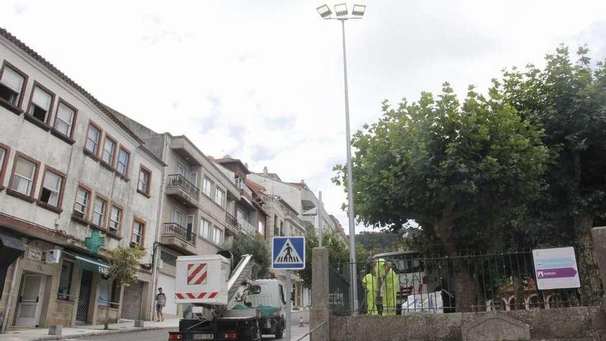 Instalación reciente de iluminación LED en la calle Ramal dos Galos // Santos Álvarez