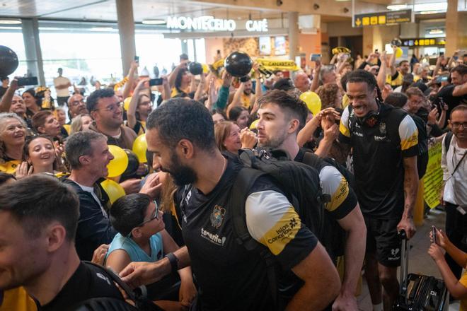 Recibimiento de la afición al CB Canarias