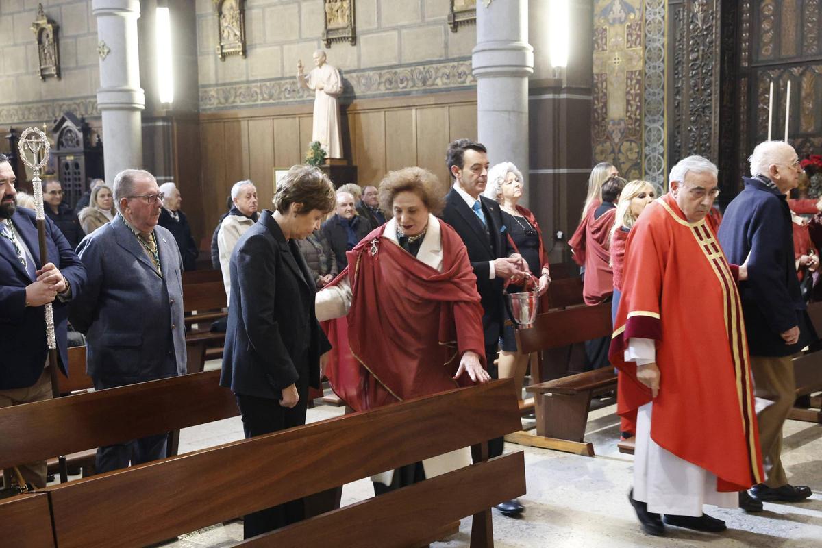 La misa en la basílica de Gijón en honor de Santa Águeda, en imágenes