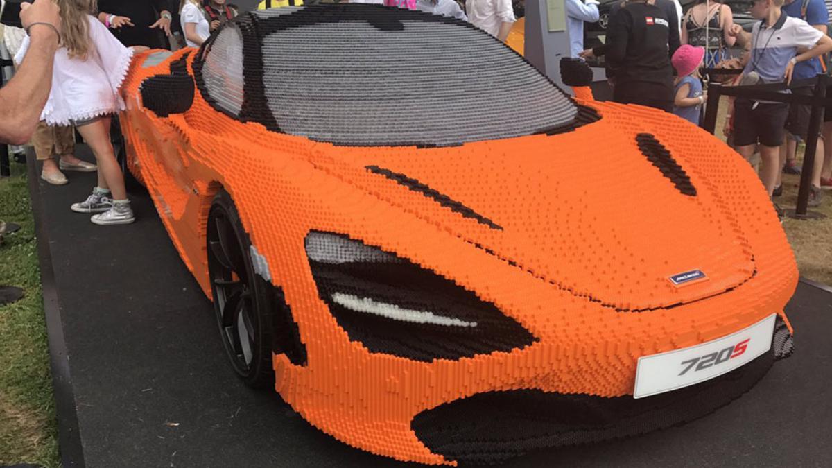 McLaren 720S construido con piezas de lego